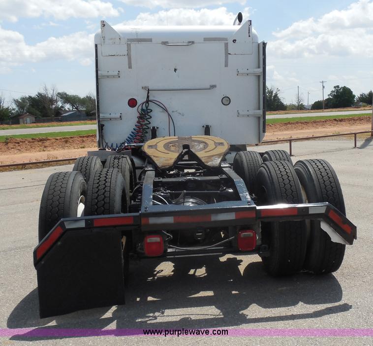 image for item G8970 1999 Peterbilt 377 semi truck
