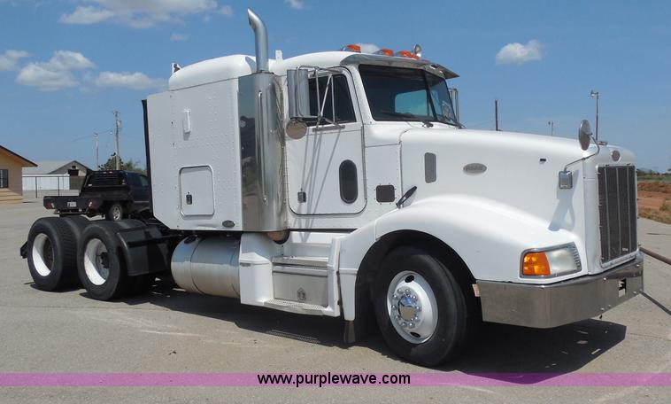 image for item G8970 1999 Peterbilt 377 semi truck