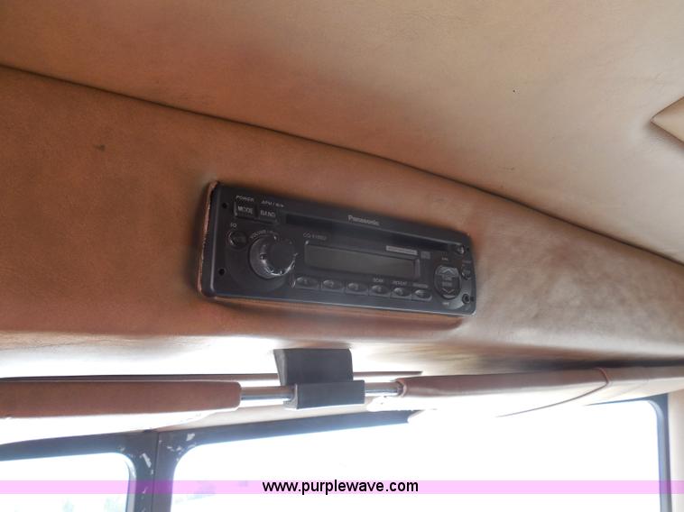 image for item G8970 1999 Peterbilt 377 semi truck