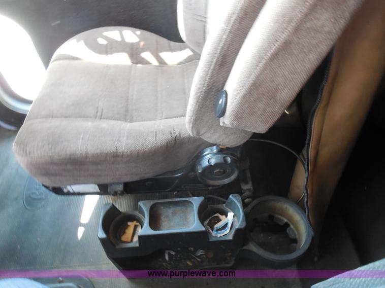 image for item G8970 1999 Peterbilt 377 semi truck