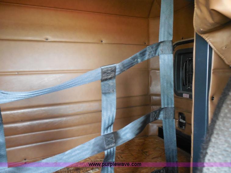 image for item G8970 1999 Peterbilt 377 semi truck