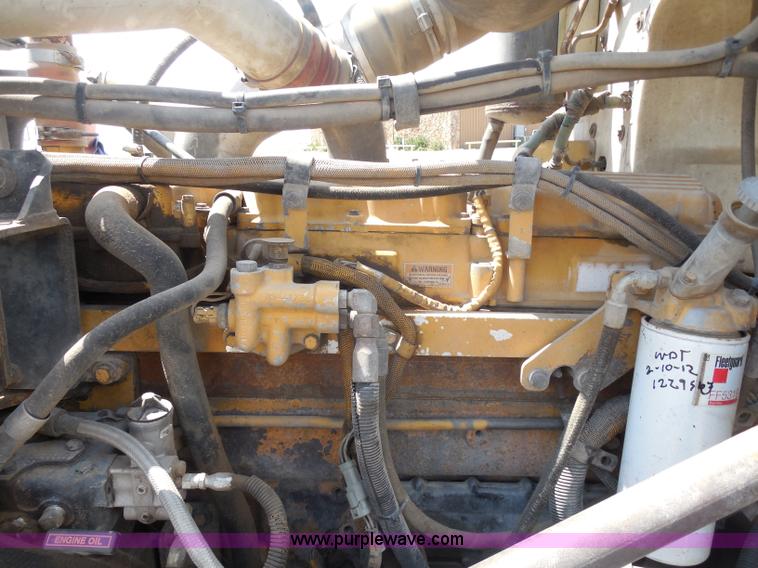 image for item G8970 1999 Peterbilt 377 semi truck