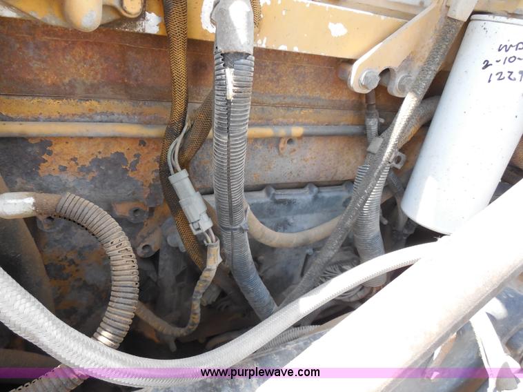 image for item G8970 1999 Peterbilt 377 semi truck