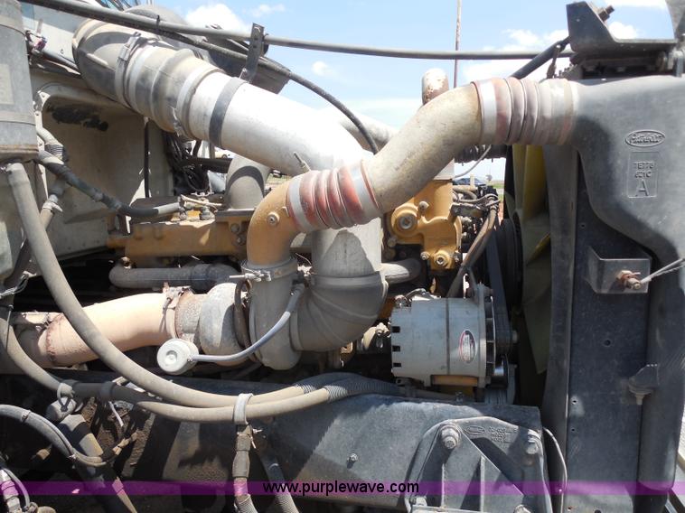 image for item G8970 1999 Peterbilt 377 semi truck