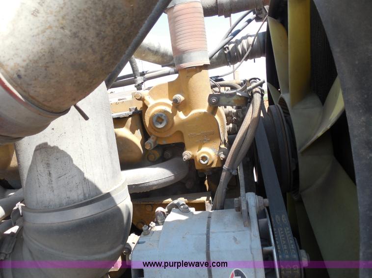 image for item G8970 1999 Peterbilt 377 semi truck