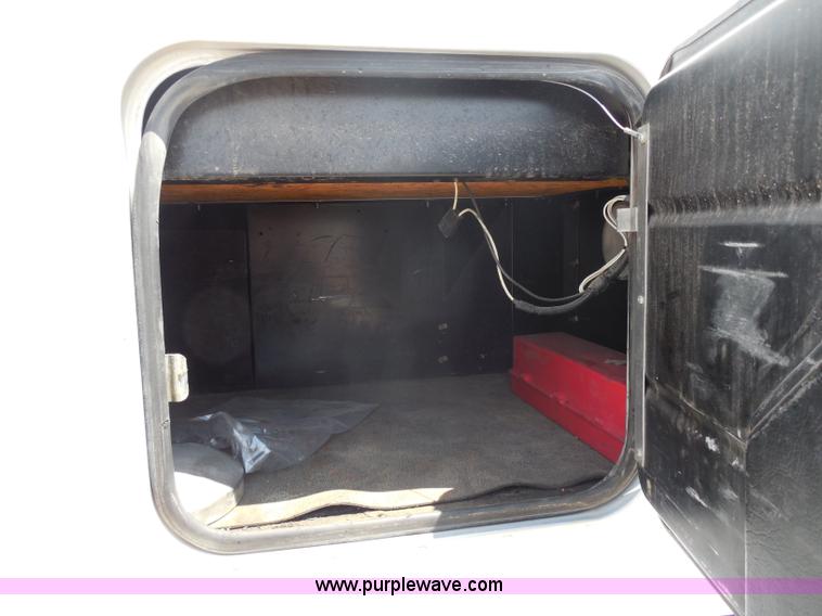 image for item G8970 1999 Peterbilt 377 semi truck