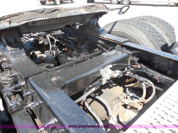 image for item G8970 1999 Peterbilt 377 semi truck