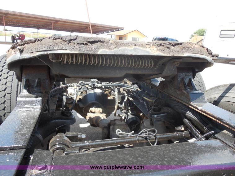 image for item G8970 1999 Peterbilt 377 semi truck