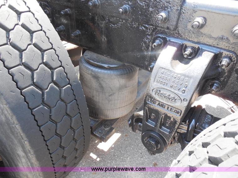 image for item G8970 1999 Peterbilt 377 semi truck