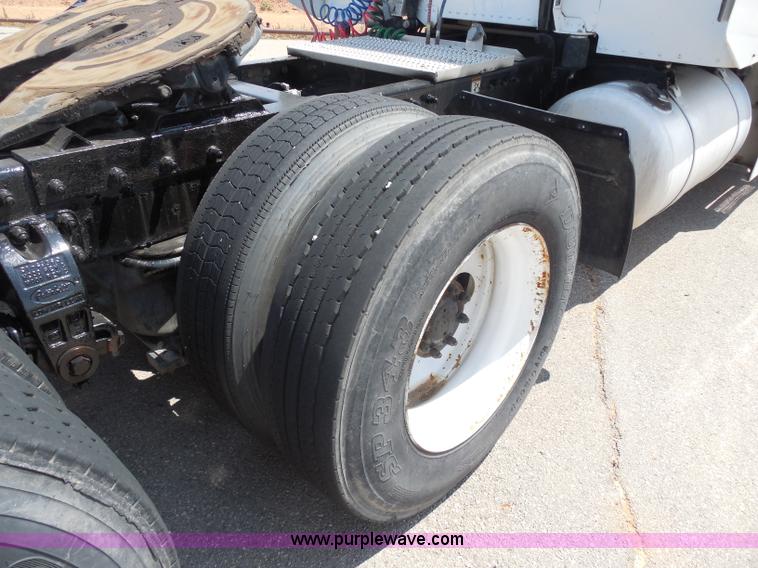 image for item G8970 1999 Peterbilt 377 semi truck