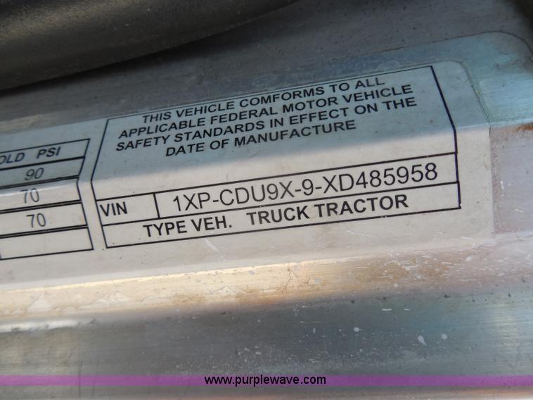 image for item G8970 1999 Peterbilt 377 semi truck