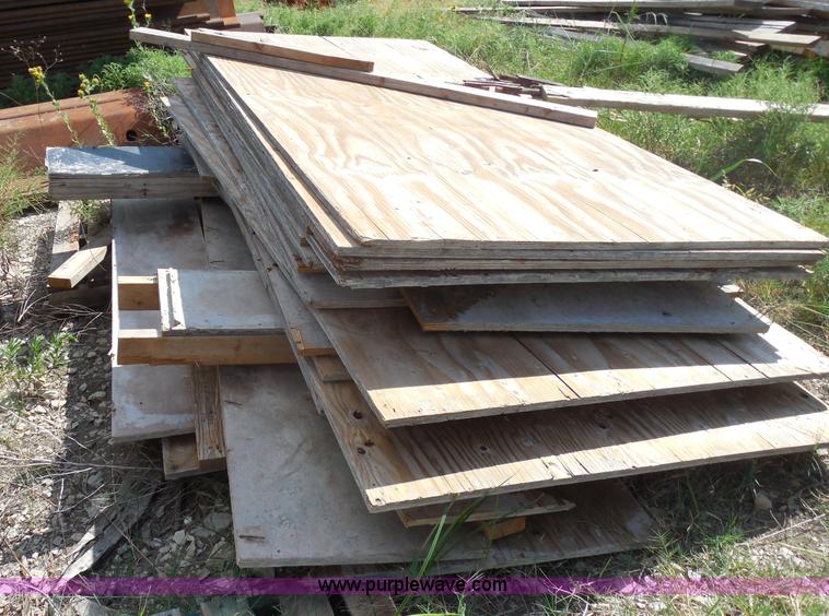 image for item I1427 Approximately 60 sheets of plywood