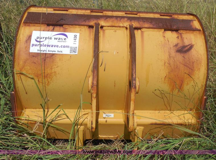 image for item I1430 33"W seven tooth bucket