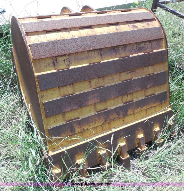 image for item I1430 33"W seven tooth bucket