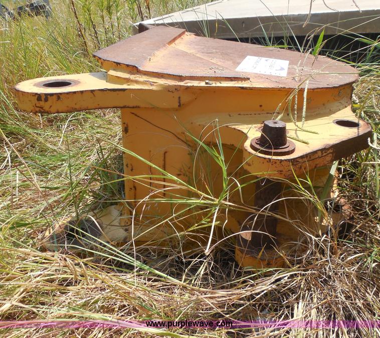 image for item I1431 16"W three tooth bucket