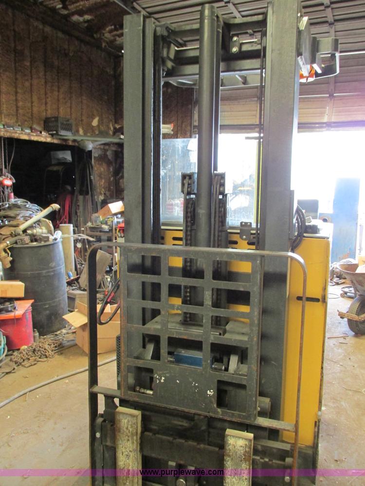 image for item I4490 Caterpillar NRR30S electric forklift