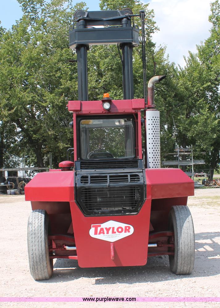 image for item I7752 1992 Taylor TE2505 Big Red lift truck