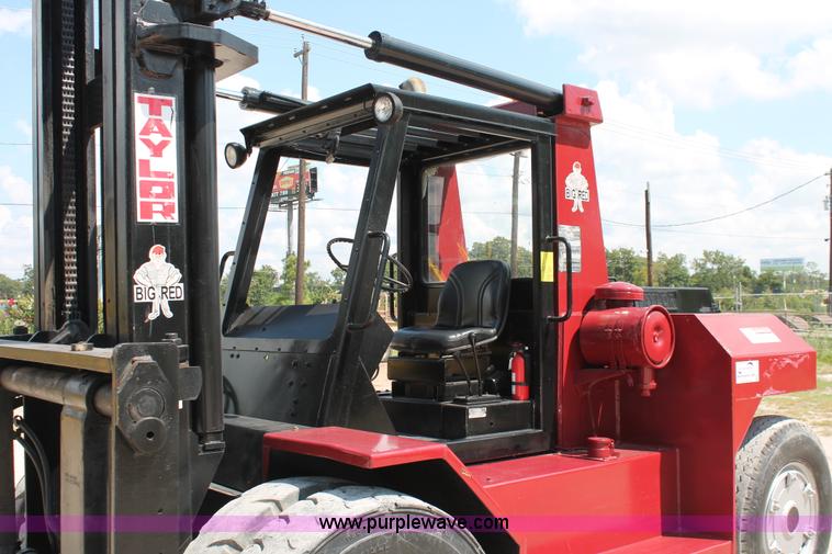 image for item I7752 1992 Taylor TE2505 Big Red lift truck