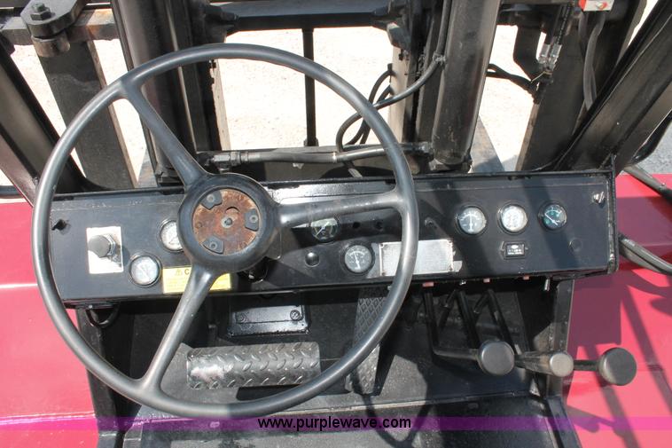 image for item I7752 1992 Taylor TE2505 Big Red lift truck