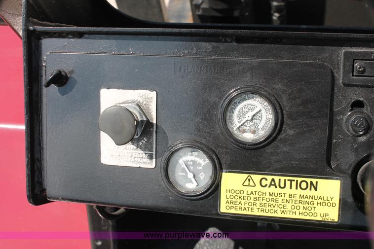 image for item I7752 1992 Taylor TE2505 Big Red lift truck