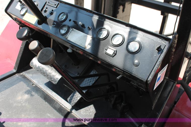 image for item I7752 1992 Taylor TE2505 Big Red lift truck