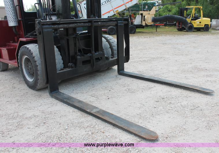 image for item I7752 1992 Taylor TE2505 Big Red lift truck