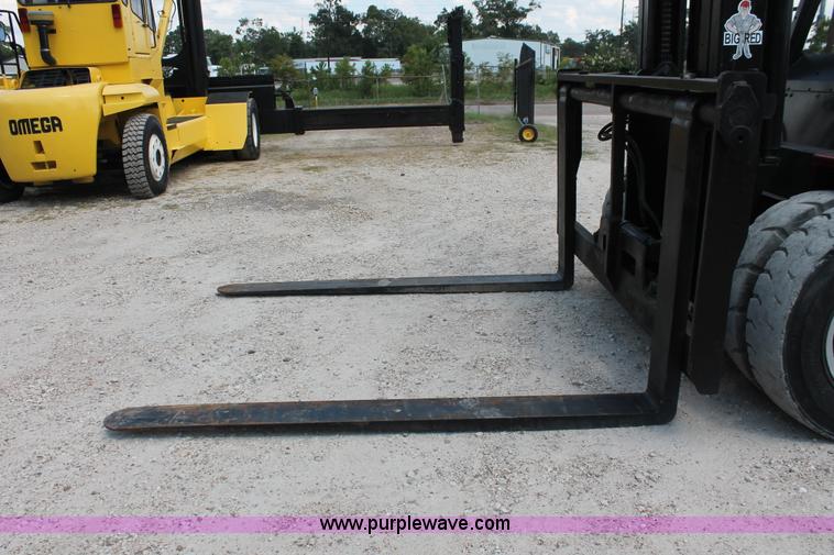 image for item I7752 1992 Taylor TE2505 Big Red lift truck