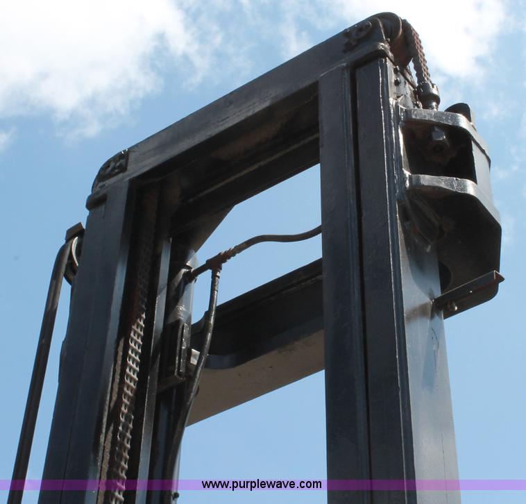 image for item I7752 1992 Taylor TE2505 Big Red lift truck