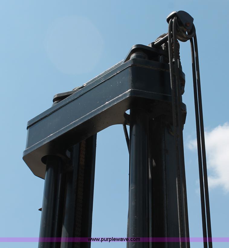 image for item I7752 1992 Taylor TE2505 Big Red lift truck