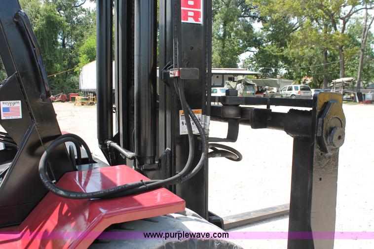 image for item I7752 1992 Taylor TE2505 Big Red lift truck