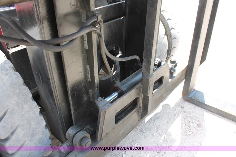 image for item I7752 1992 Taylor TE2505 Big Red lift truck