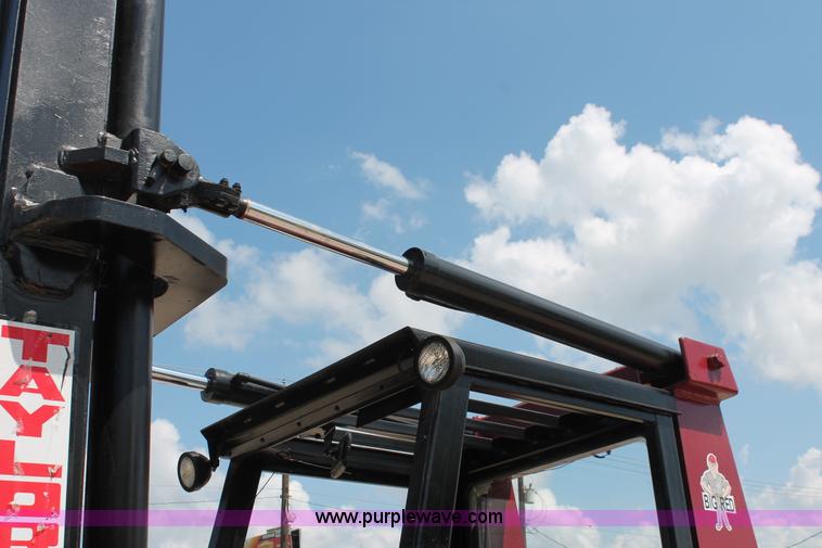 image for item I7752 1992 Taylor TE2505 Big Red lift truck