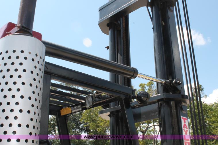 image for item I7752 1992 Taylor TE2505 Big Red lift truck