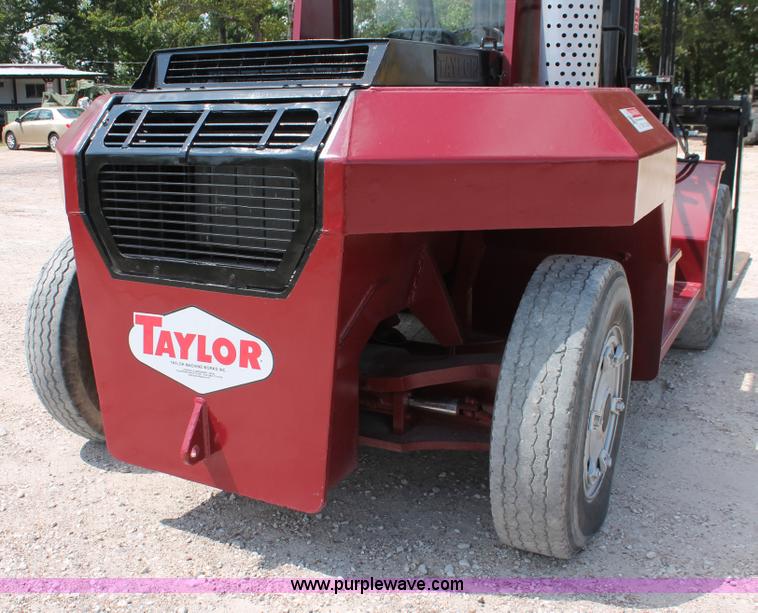 image for item I7752 1992 Taylor TE2505 Big Red lift truck