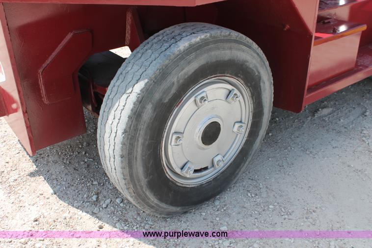 image for item I7752 1992 Taylor TE2505 Big Red lift truck