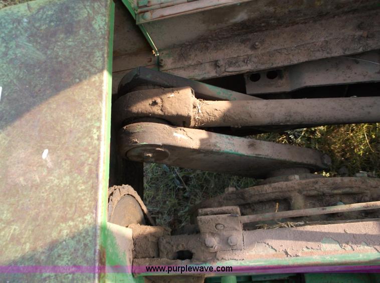 image for item M9259 John Deere 224WS square baler