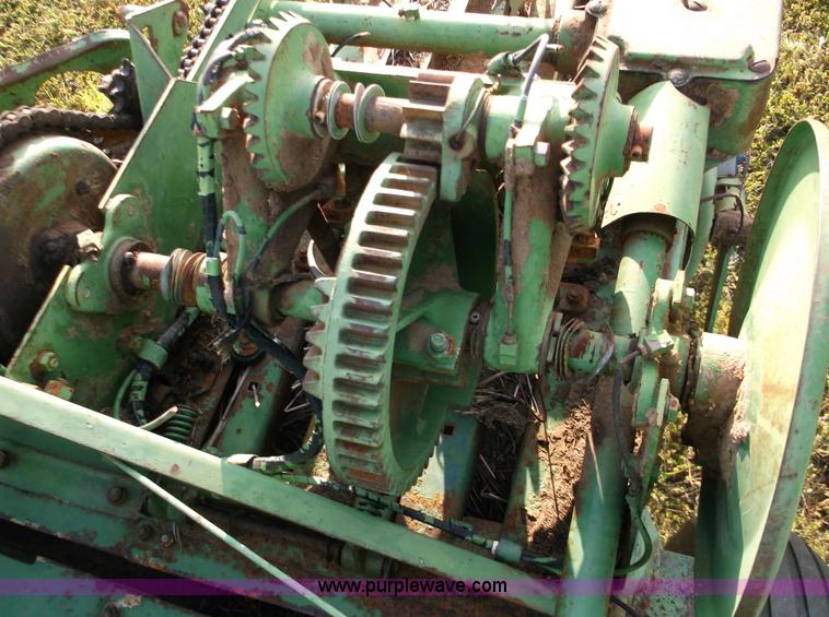 image for item M9259 John Deere 224WS square baler