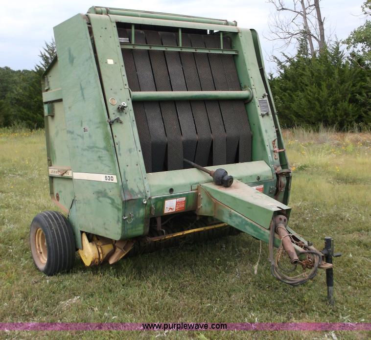 image for item M9263 John Deere 530 round baler