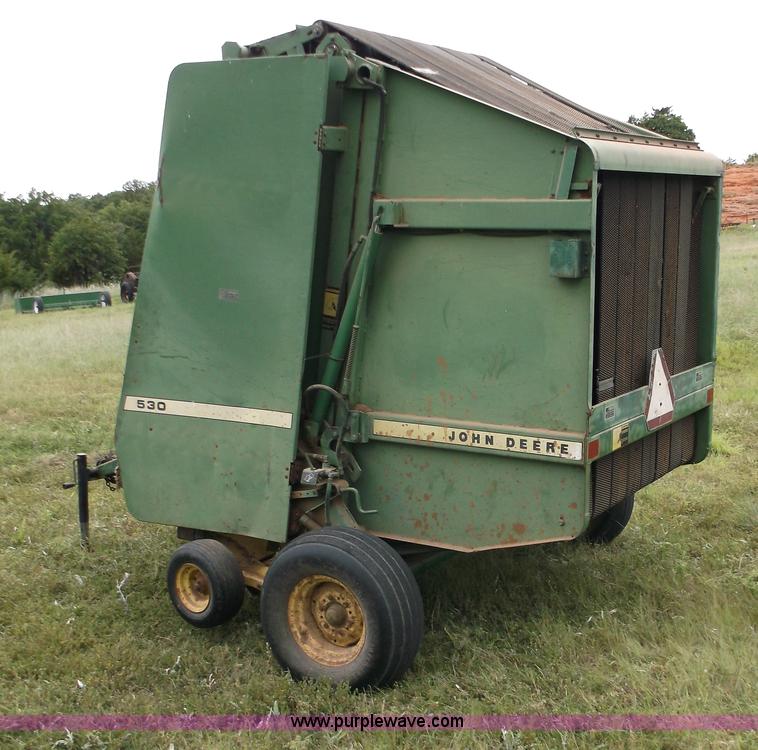 image for item M9263 John Deere 530 round baler