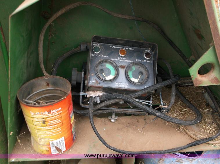 image for item M9263 John Deere 530 round baler