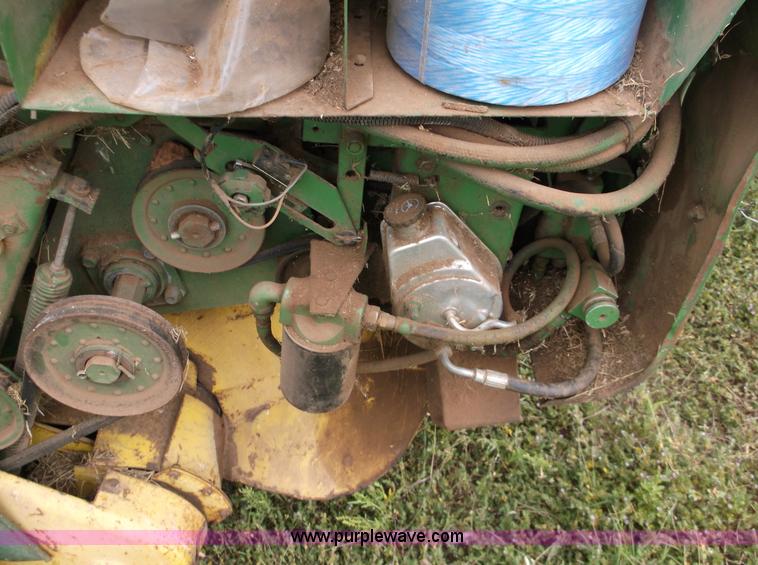 image for item M9263 John Deere 530 round baler
