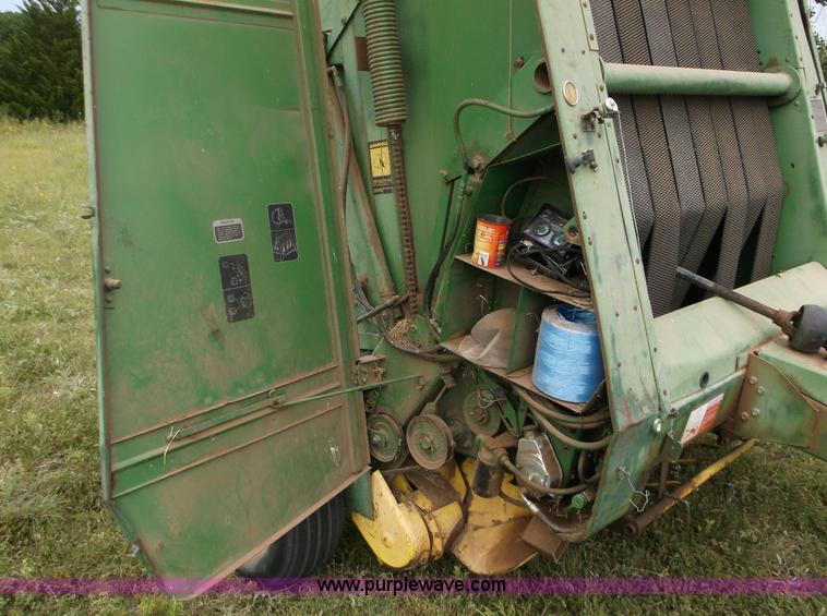 image for item M9263 John Deere 530 round baler