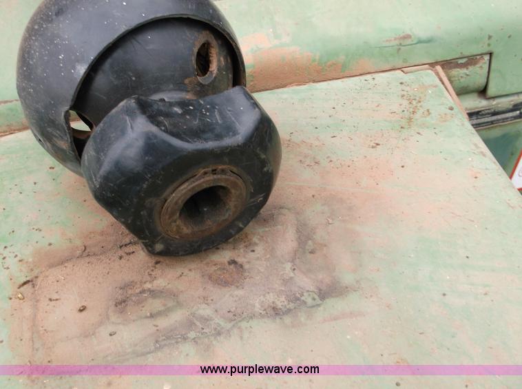 image for item M9263 John Deere 530 round baler