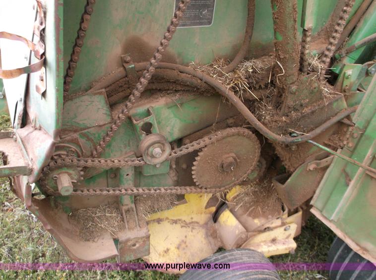 image for item M9263 John Deere 530 round baler