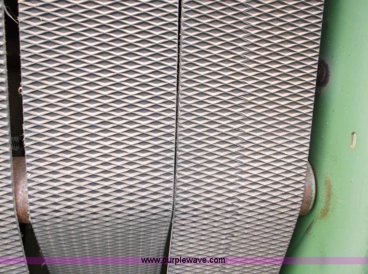 image for item M9263 John Deere 530 round baler