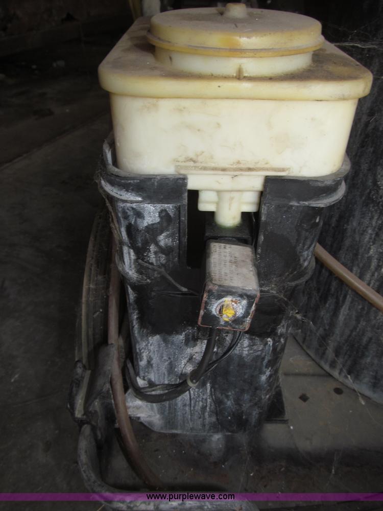 image for item AE9454 1993 Karcher 955 portable hot water pressure washer