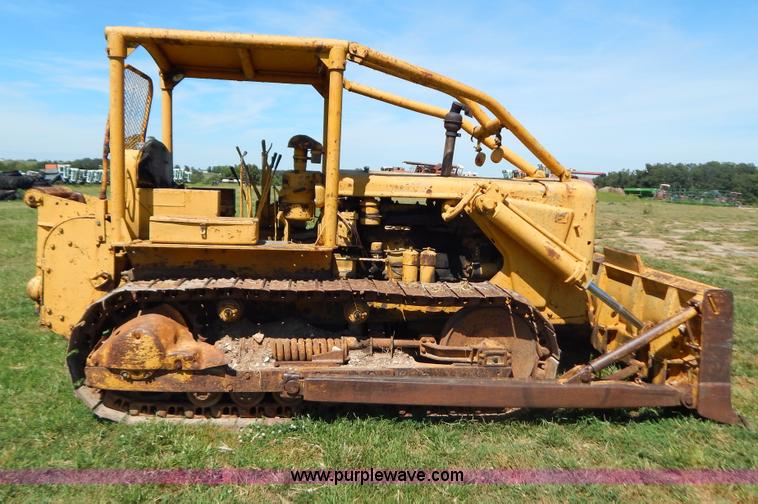 image for item B5804 1951 Caterpillar D6 dozer