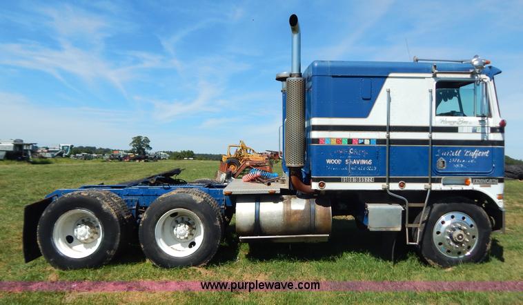 image for item B5810 1973 Kenworth semi truck