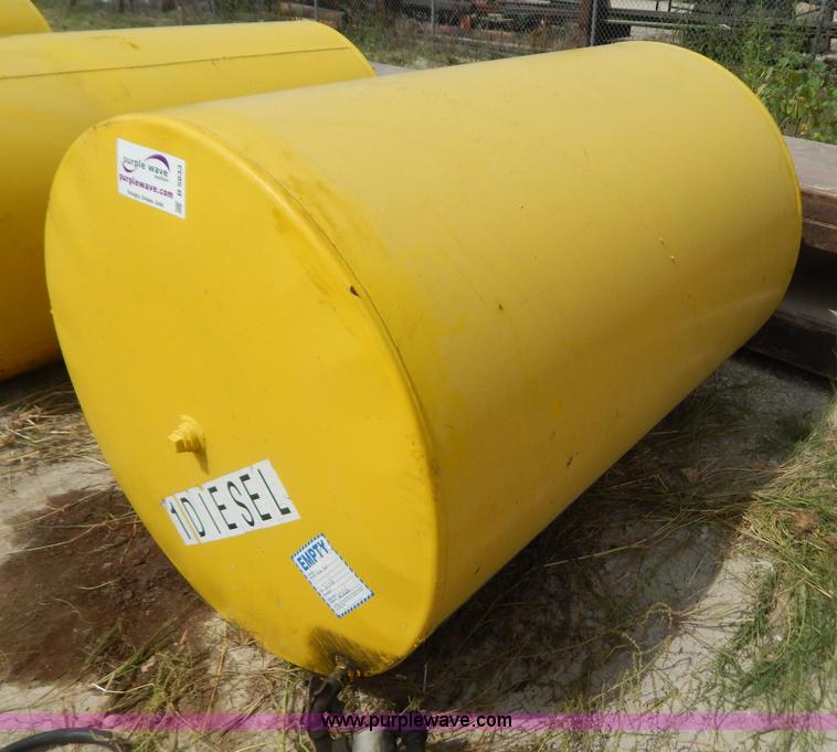 image for item B5833 Approximately 550 gallon fuel tank