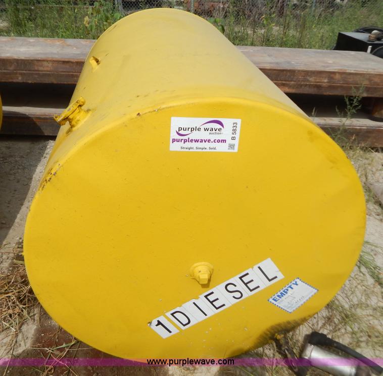 image for item B5833 Approximately 550 gallon fuel tank
